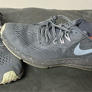 Nike women’s zoom winflo 4 shield size 7.5 gray running shoes